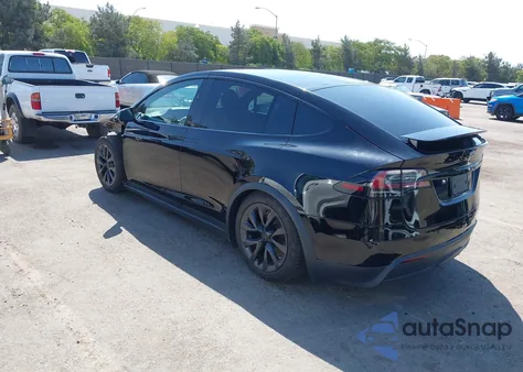 2023 Tesla Model X Dual Motor All-Wheel Drive/Standard Range z USA, uszkodzony, nr VIN 7SAXCAE55PF378572